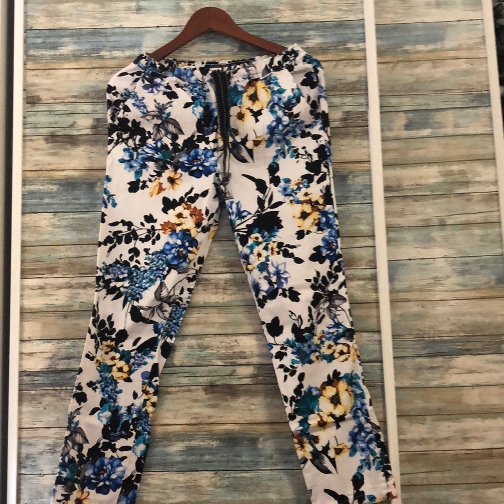 Jaanuu floral scrub pants small